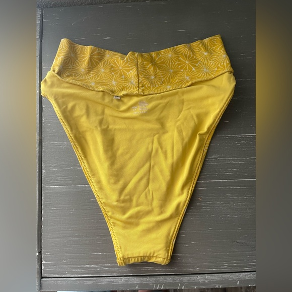 AERIE | Crossover high cut cheeky bikini bottom size small yellow shock - Picture 4 of 7